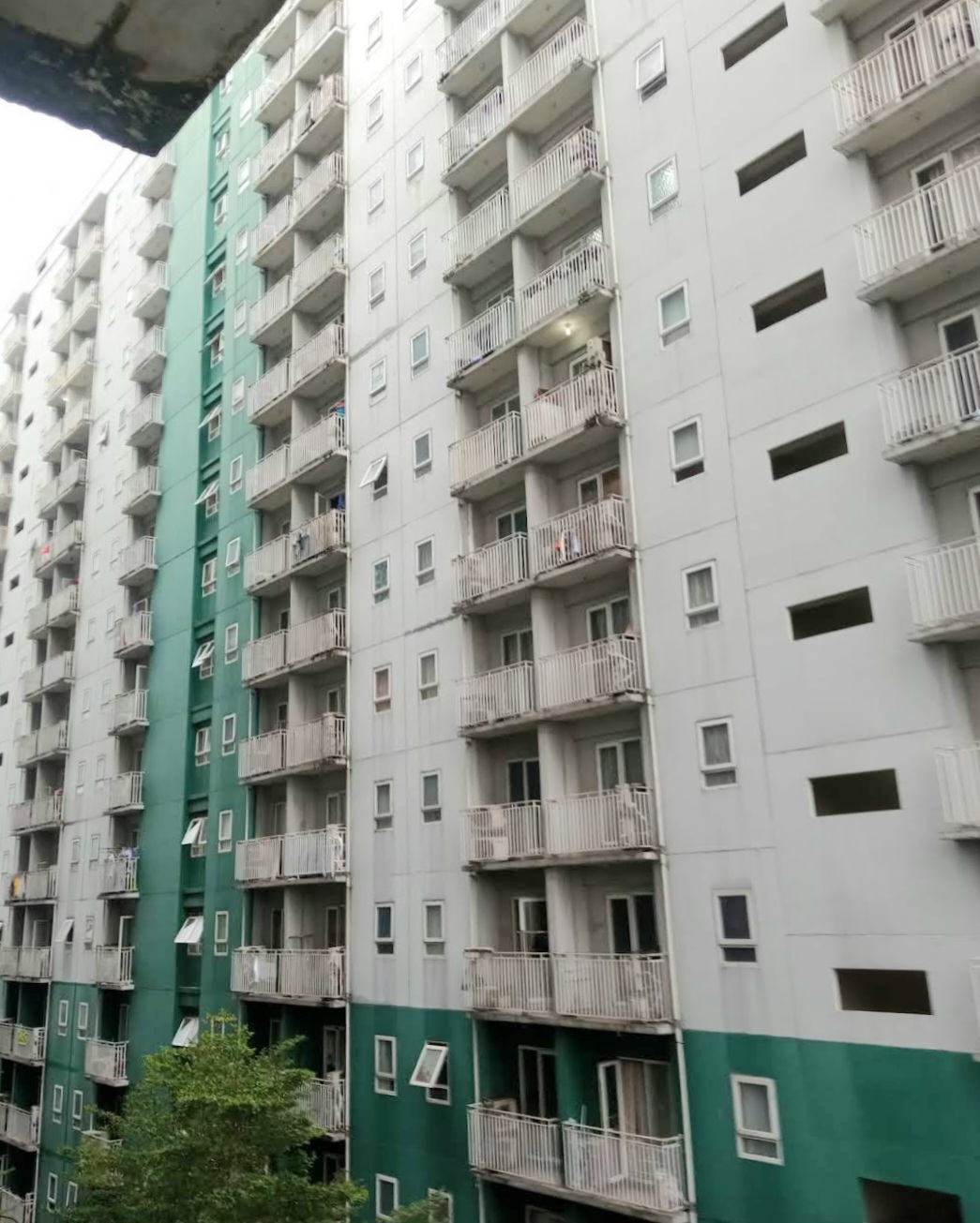 Jual cepat apartemen 2 kamar tidur furnished di jalan utama Kota Bekasi SATULISTING.com