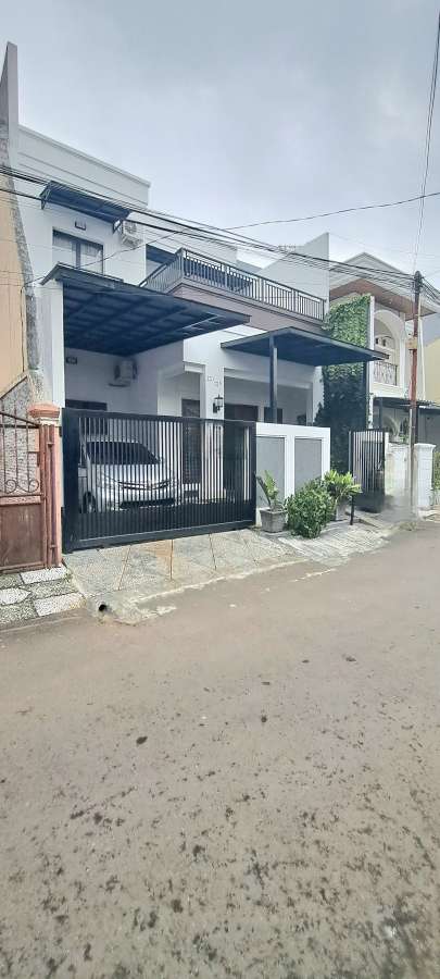 Rumah 2 lantai masih terasa barunya di Grand Galaxy City SATULISTING.com