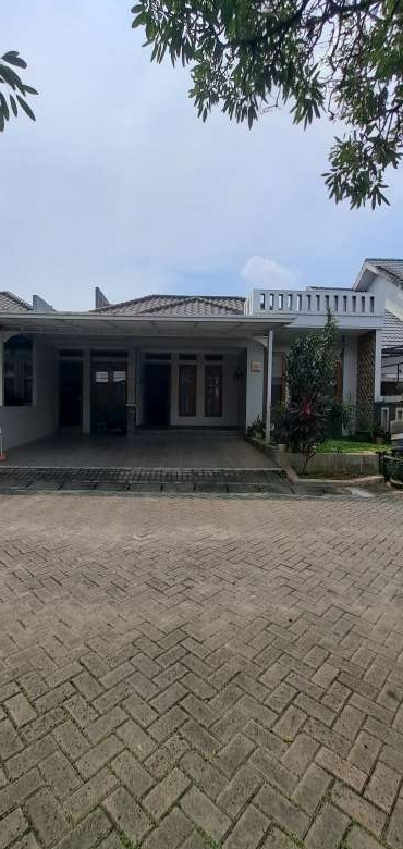 Rumah 2 lantai minimalis di Royal Garden Grand Galaxy City jual cepat