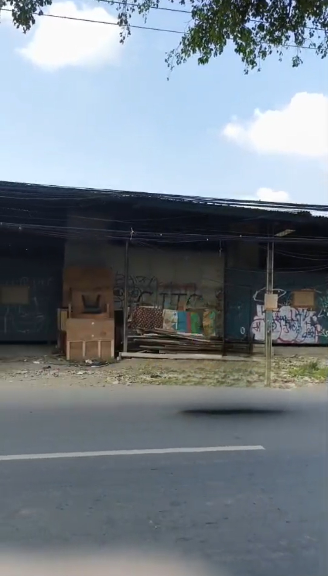 Disewakan gudang di jalan Pangeran Jayakarta dekat Summarecon Bekasi