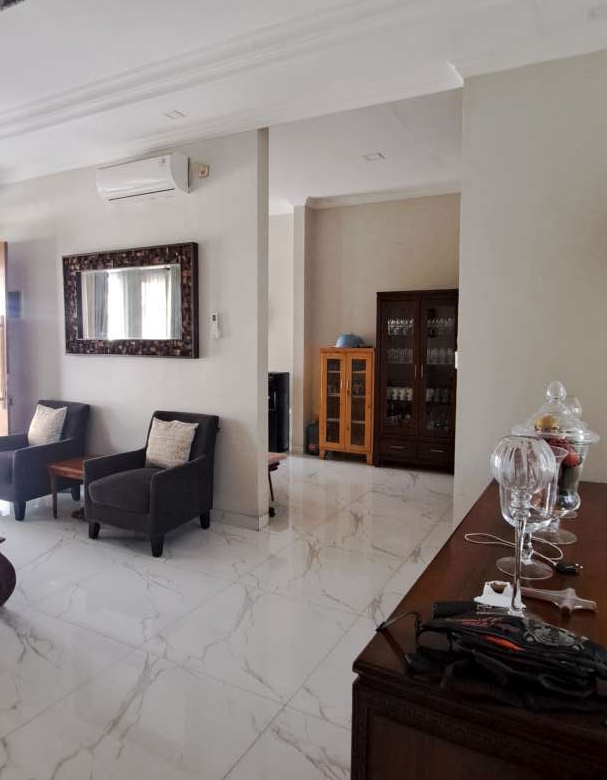 Rumah 2 lantai minimalis di Royal Garden Grand Galaxy City jual cepat