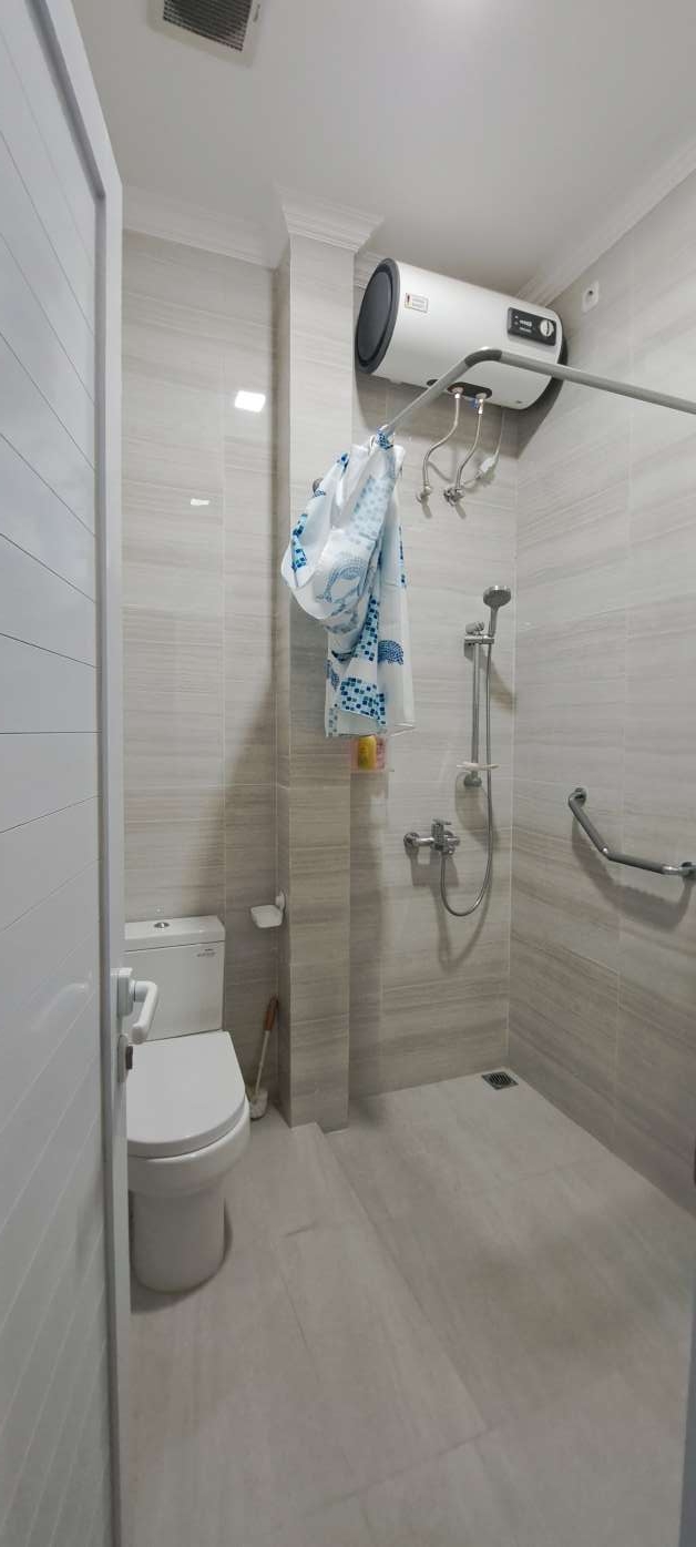 Rumah 2 lantai minimalis di Royal Garden Grand Galaxy City jual cepat