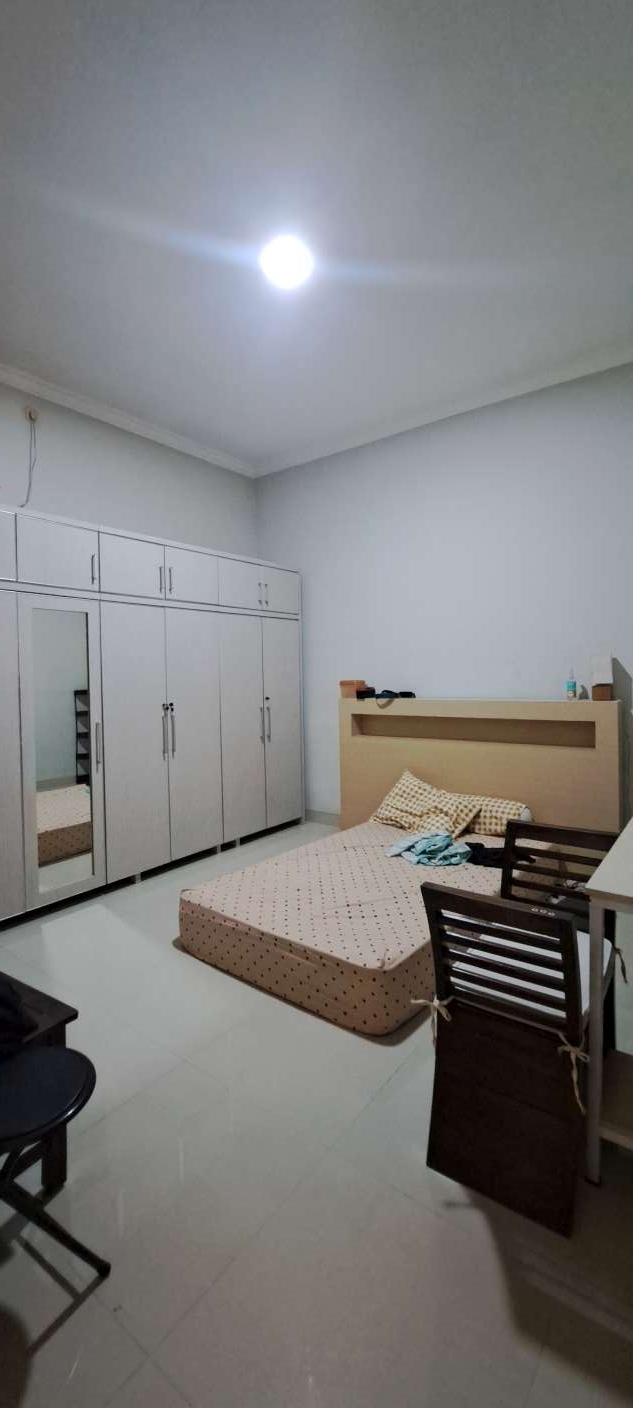 Rumah 2 lantai minimalis di Royal Garden Grand Galaxy City jual cepat
