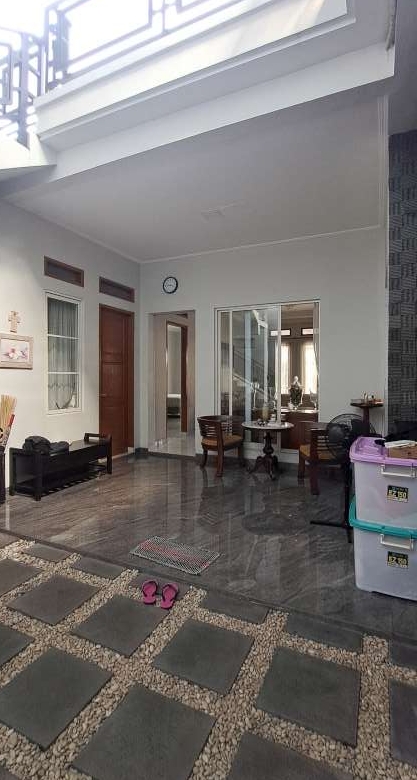 Rumah 2 lantai minimalis di Royal Garden Grand Galaxy City jual cepat