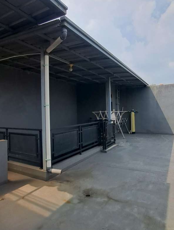 Rumah 2 lantai minimalis di Royal Garden Grand Galaxy City jual cepat