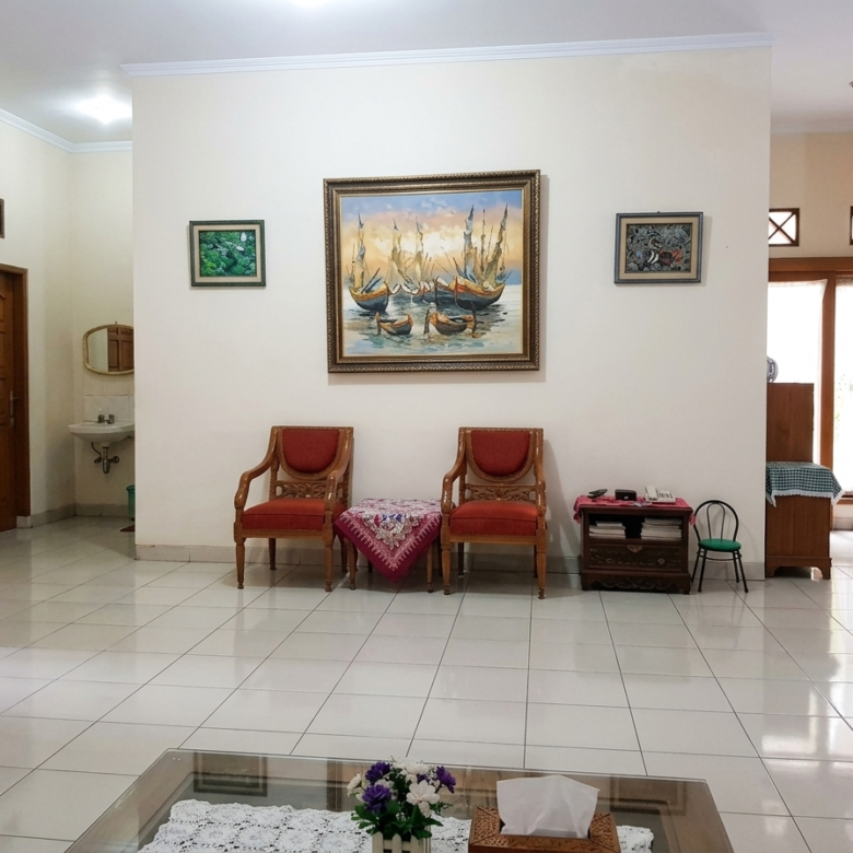 Dijual rumah asri 4+1 KT semifurnished di Grand Galaxy City bisa KPR