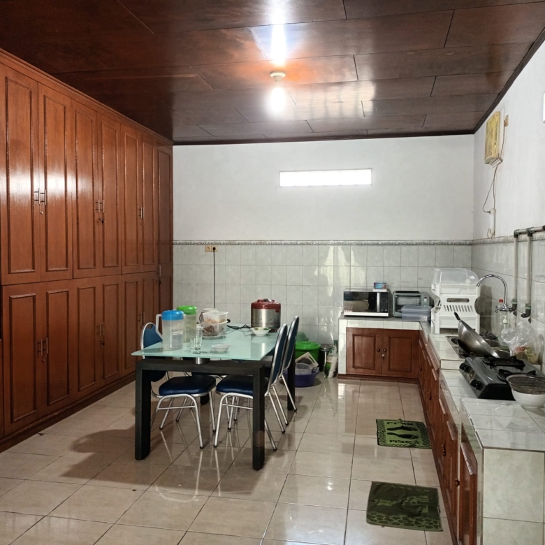 Dijual rumah 2 lantai dekat gerbang Jatiasih tol JORR bisa buat usaha