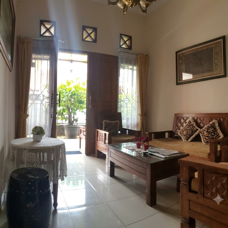 Dijual rumah asri 4+1 KT semifurnished di Grand Galaxy City bisa KPR