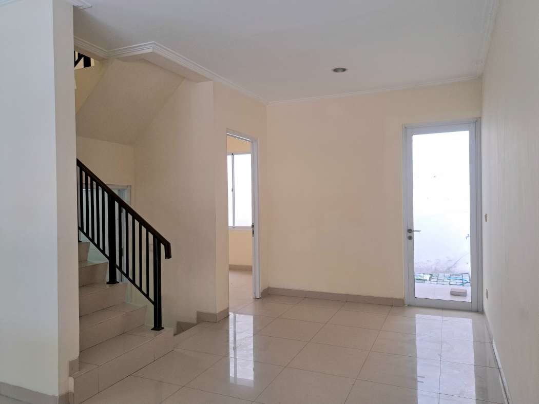 Dijual rumah 2 lantai 3 kamar tidur di Lotus Garden Grand Galaxy City