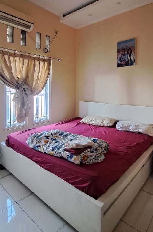 Rumah sewa lantai 2 furnished 3 kamar rooftop dekat Grand Galaxy City
