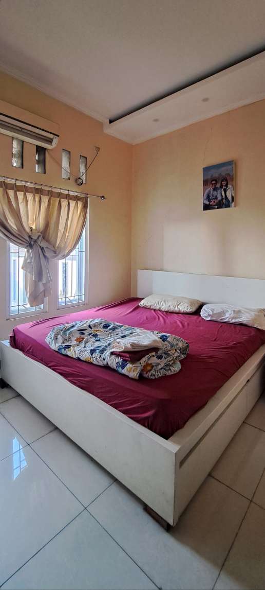 Rumah sewa lantai 2 furnished 3 kamar rooftop dekat Grand Galaxy City