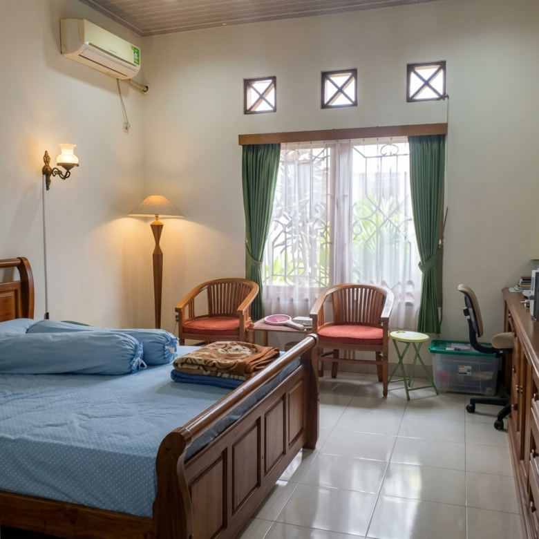 Dijual rumah asri 4+1 KT semifurnished di Grand Galaxy City bisa KPR