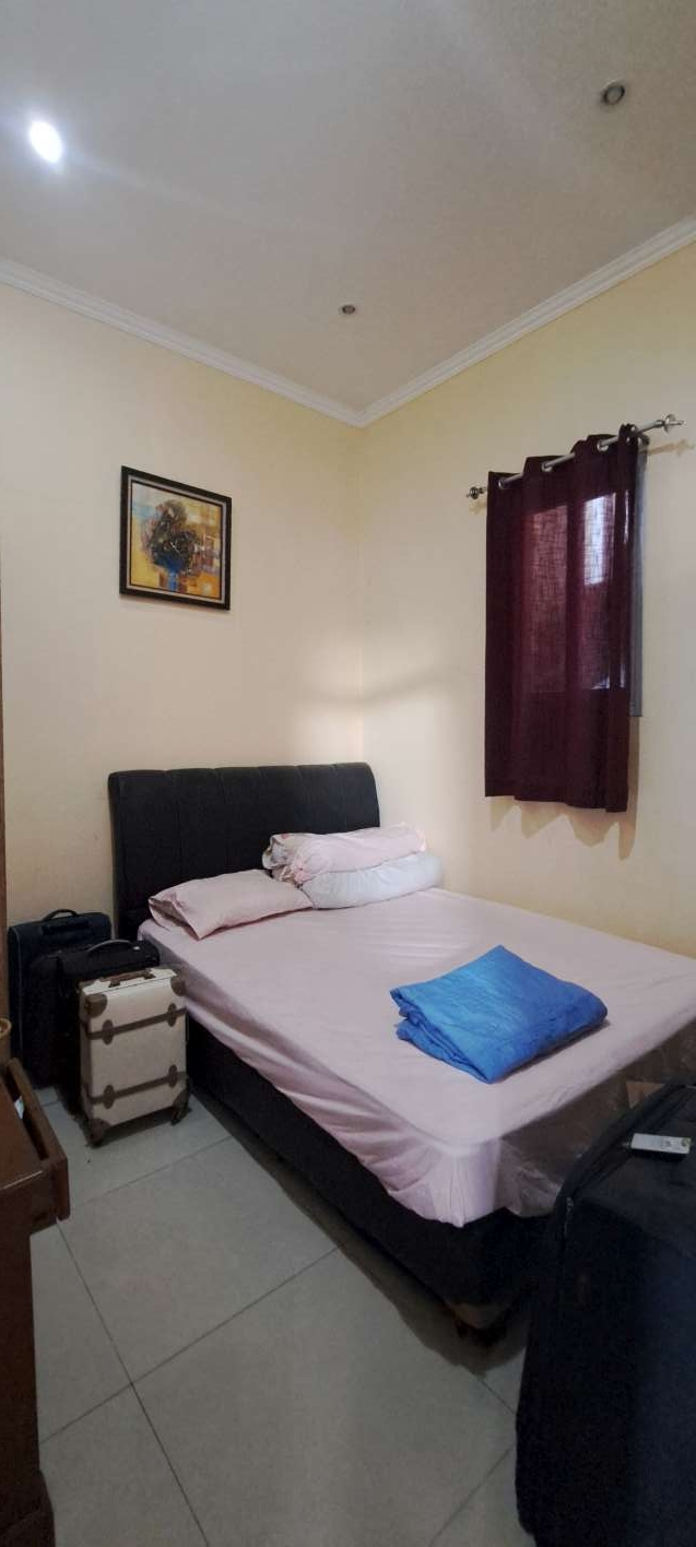Rumah sewa lantai 2 furnished 3 kamar rooftop dekat Grand Galaxy City