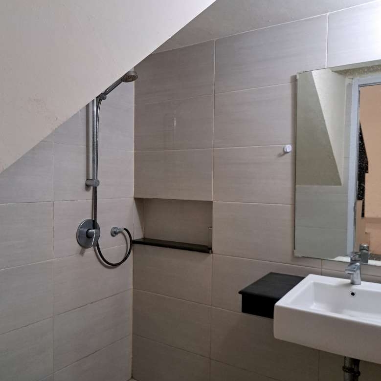 Dijual rumah 2 lantai 3 kamar tidur di Lotus Garden Grand Galaxy City