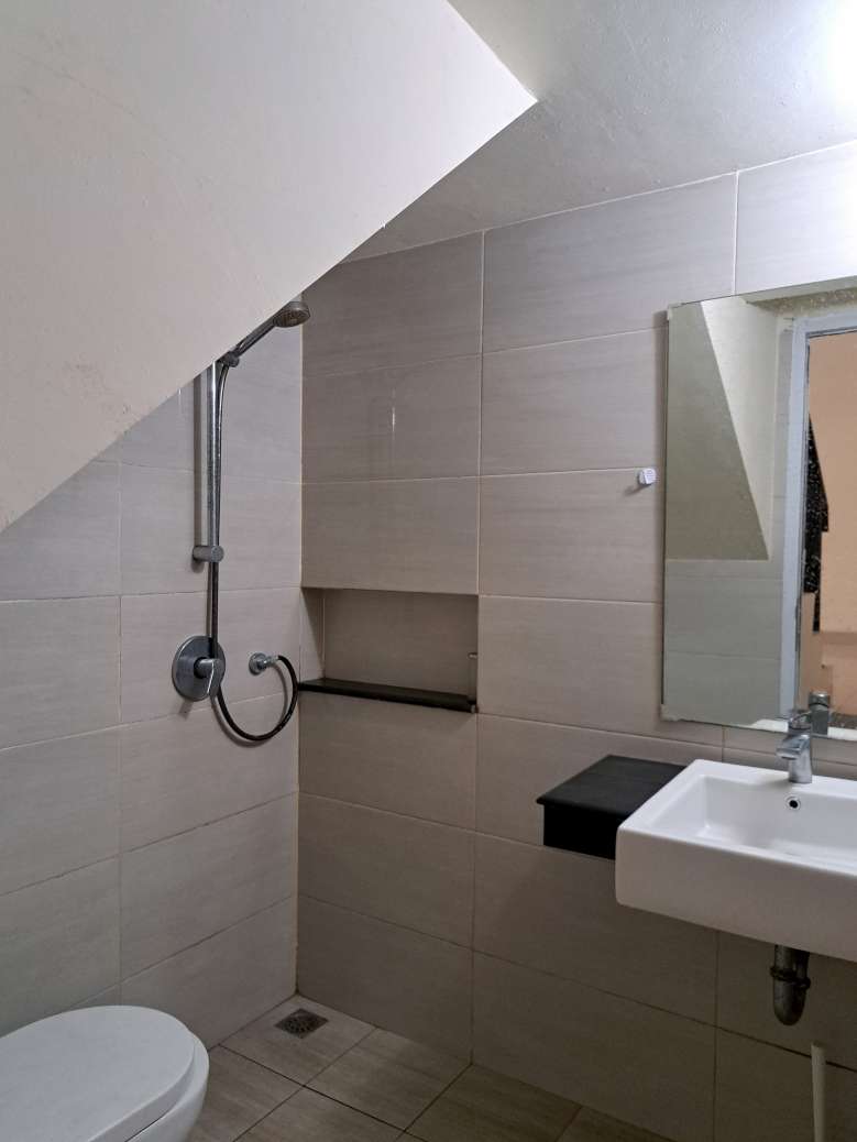 Dijual rumah 2 lantai 3 kamar tidur di Lotus Garden Grand Galaxy City