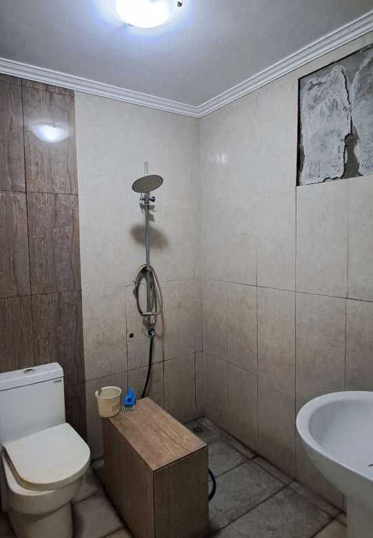 Rumah sewa lantai 2 furnished 3 kamar rooftop dekat Grand Galaxy City