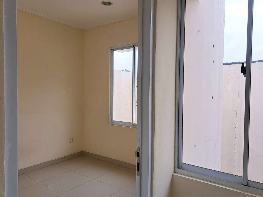Dijual rumah 2 lantai 3 kamar tidur di Lotus Garden Grand Galaxy City