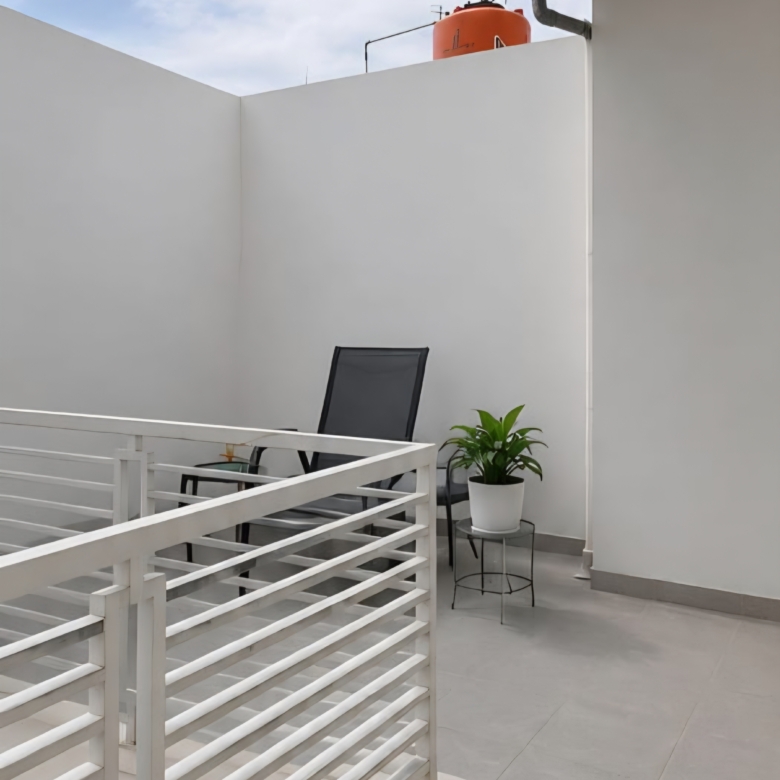 Jual cepat rumah 2 lantai 4 kamar di belakang LIA Galaxy bisa KPR