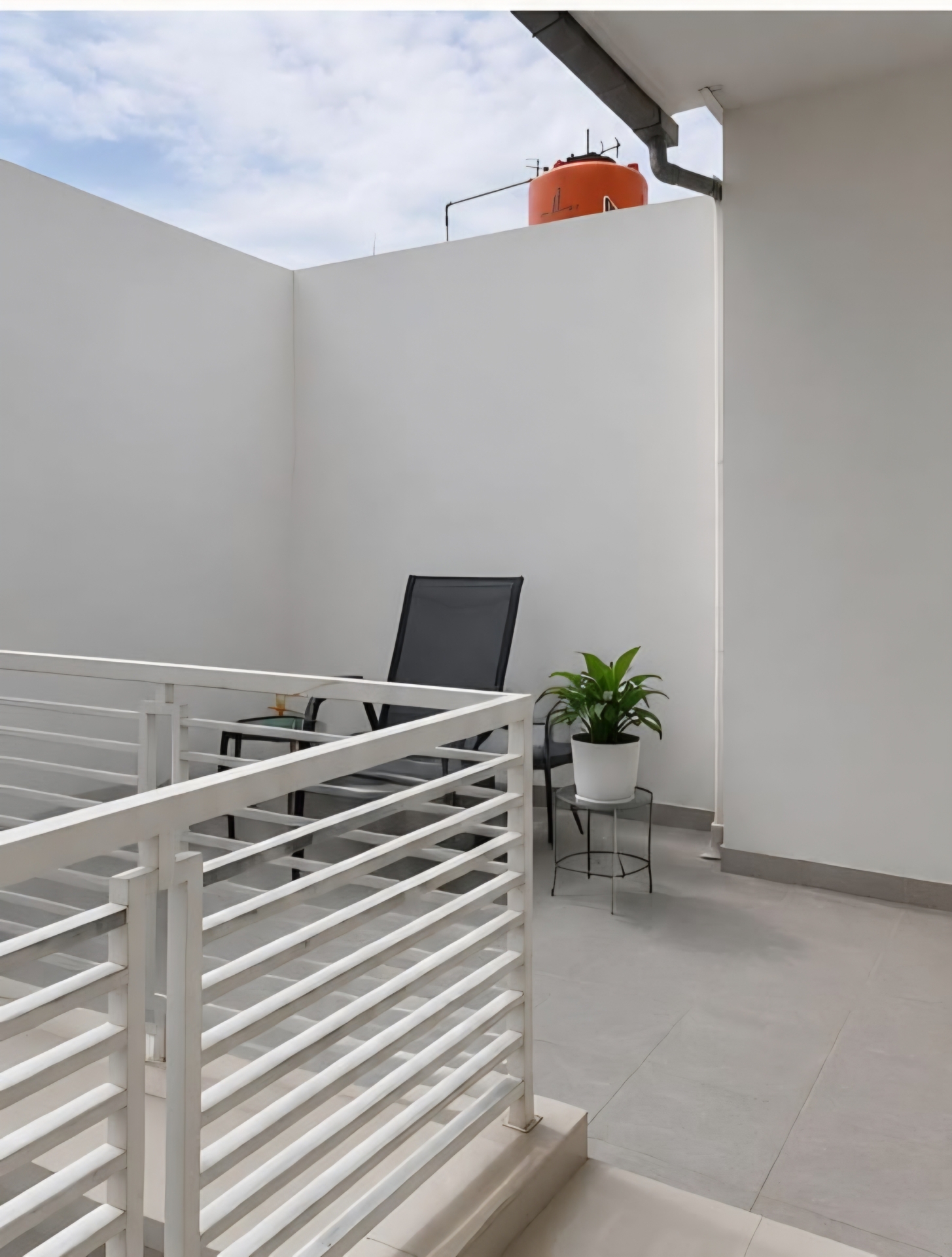 Jual cepat rumah 2 lantai 4 kamar di belakang LIA Galaxy bisa KPR