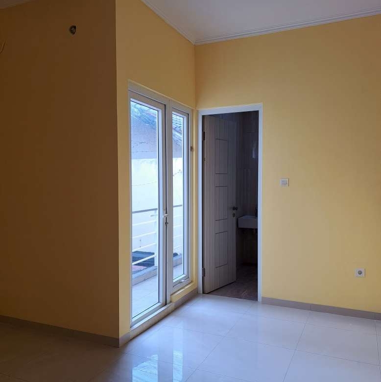 Rumah asri 3 kamar 2 lantai siap huni di Taman Miana Jatibening Baru
