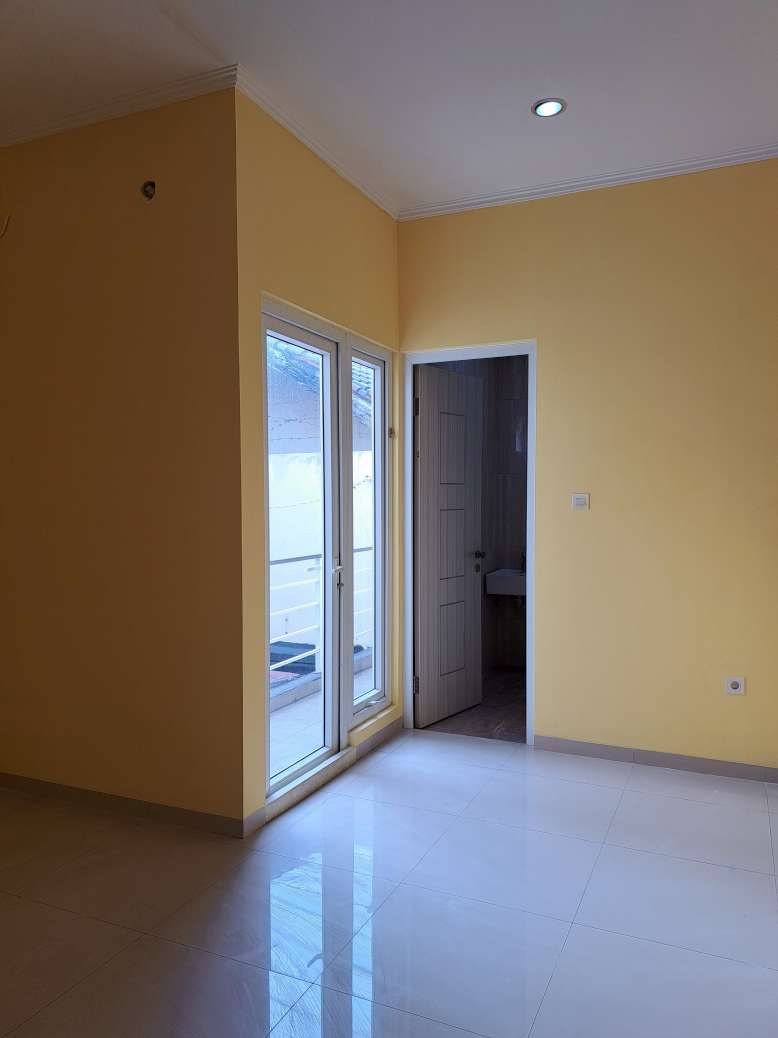 Rumah asri 3 kamar 2 lantai siap huni di Taman Miana Jatibening Baru