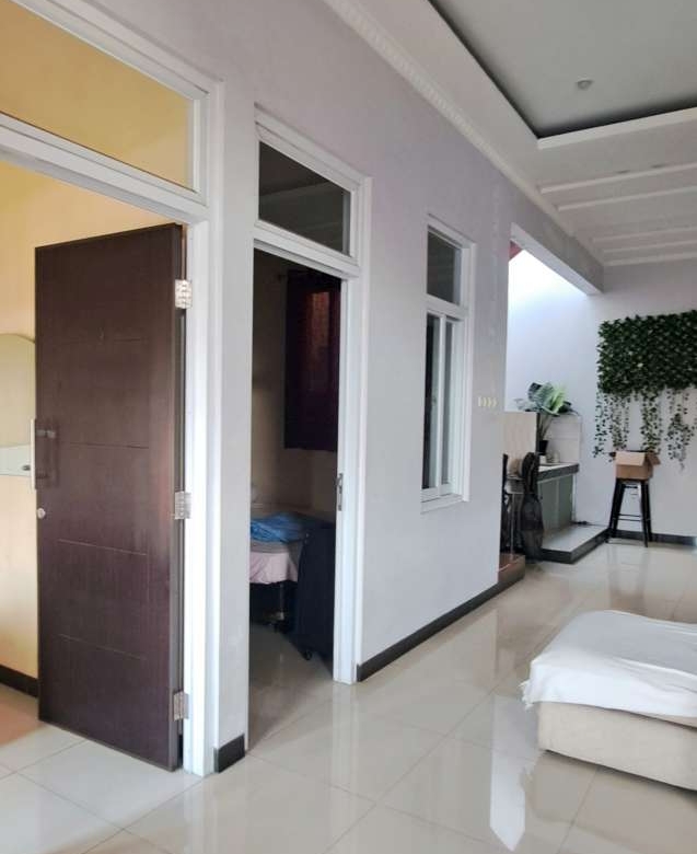 Rumah sewa lantai 2 furnished 3 kamar rooftop dekat Grand Galaxy City