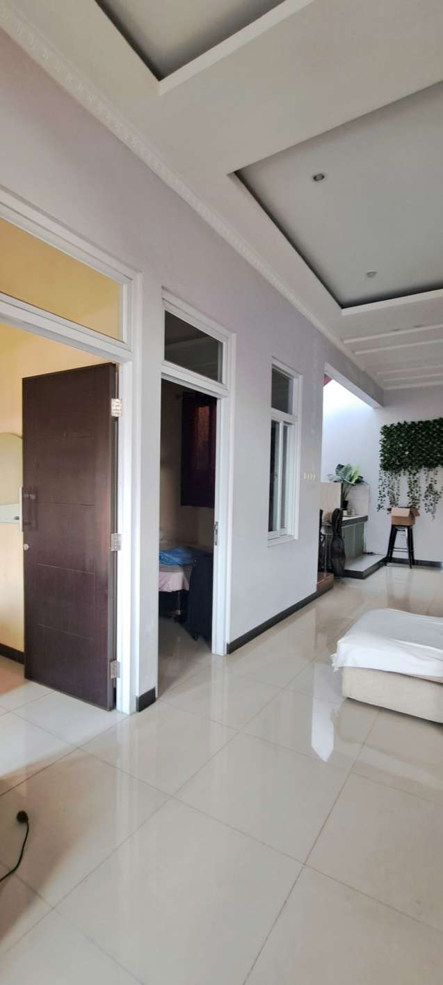 Rumah sewa lantai 2 furnished 3 kamar rooftop dekat Grand Galaxy City