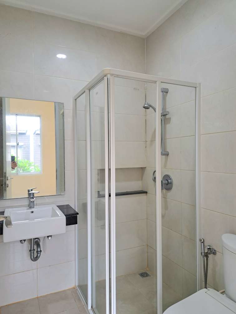 Dijual rumah 2 lantai 3 kamar tidur di Lotus Garden Grand Galaxy City