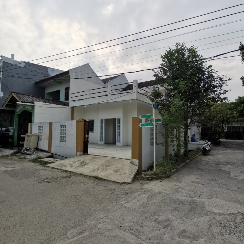 Jual cepat rumah di Taman Raffles Jatimulya sebelah taman lingkungan