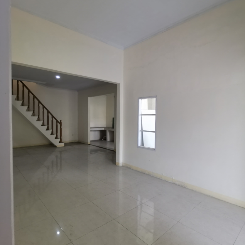 Jual cepat rumah di Taman Raffles Jatimulya sebelah taman lingkungan