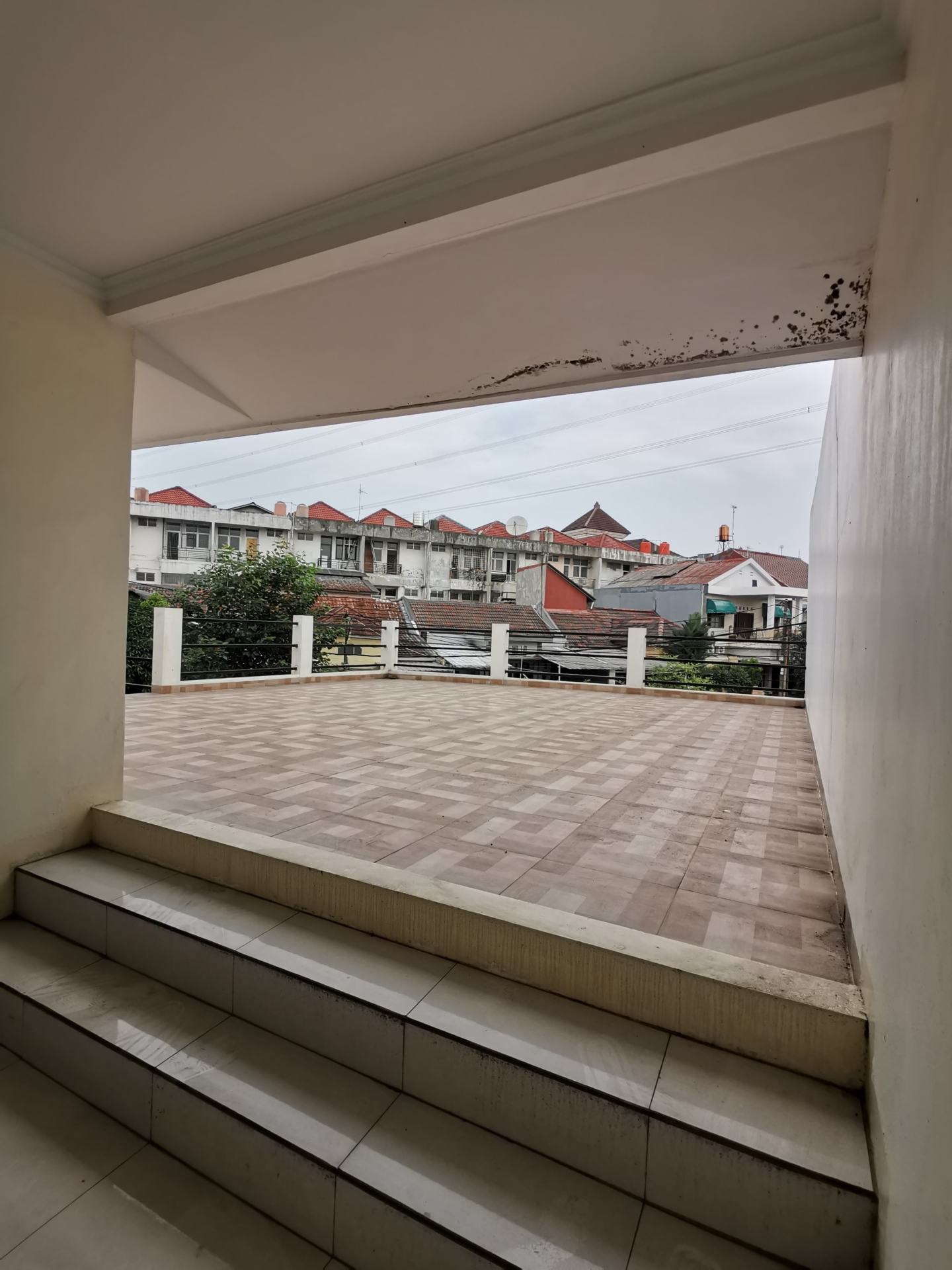 Jual cepat rumah di Taman Raffles Jatimulya sebelah taman lingkungan