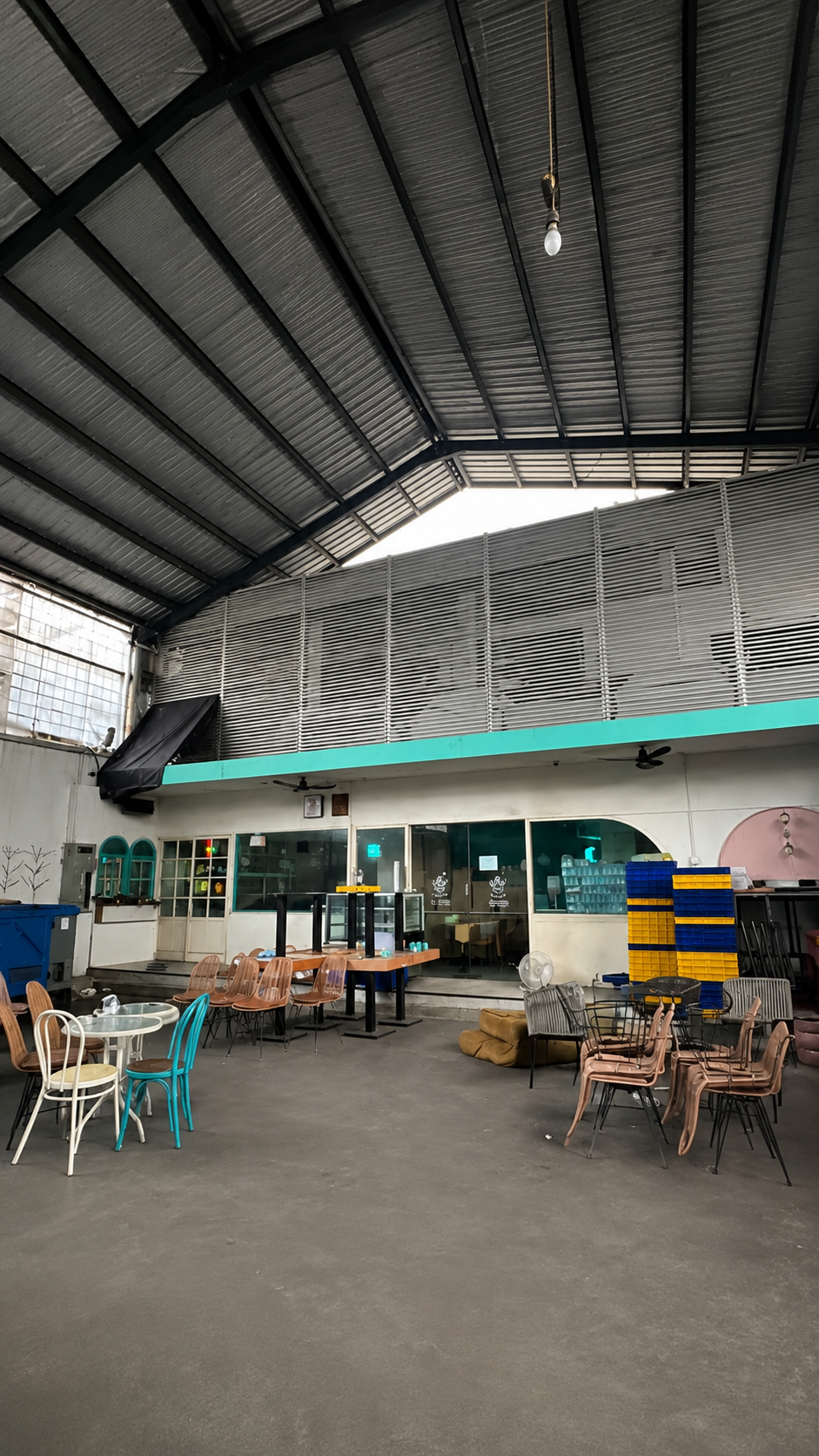Gudang sewa dekat Mal Pakuwon stasiun LRT dan gerbang tol Bekasi Barat