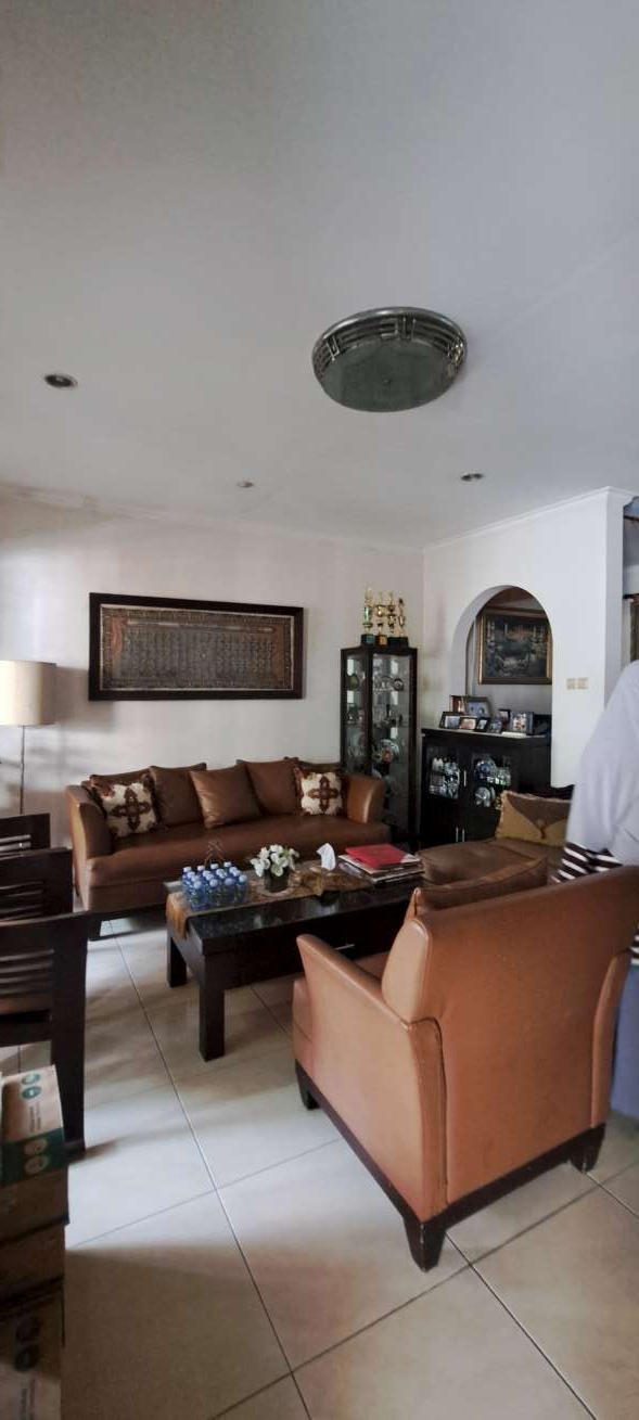 Rumah keluarga besar siap huni di cluster Taman Gigi Grand Galaxy