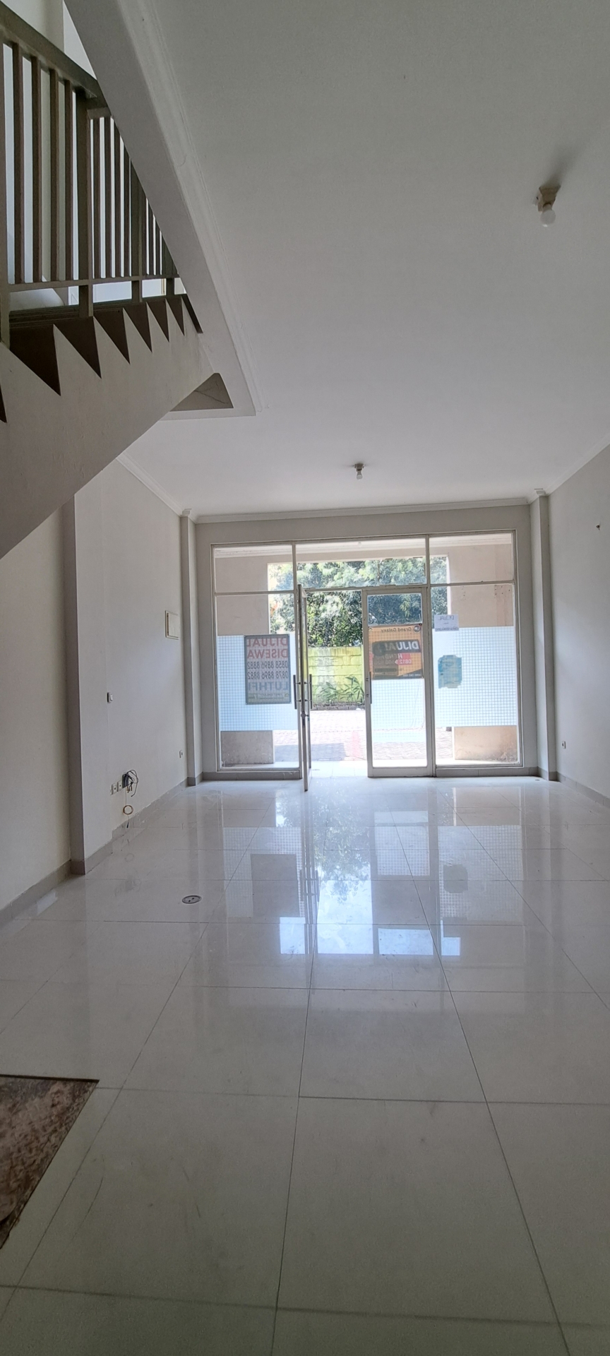 Ruko 3 lantai siap pakai di belakang Mal Grand Galaxy Park Bekasi