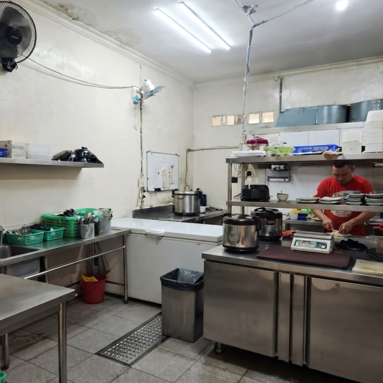 Ruko huk 2 lantai disimpang jalan Pondok Pekayon dan Grand Galaxy City