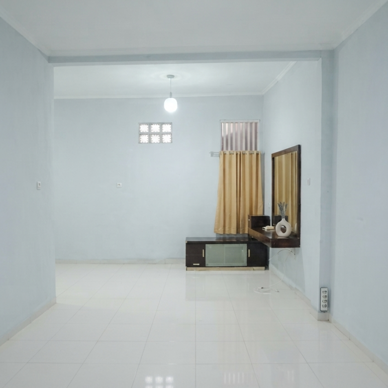 Dijual rumah cantik 3 kamar siaphuni seberang Mall Grand Galaxy Park
