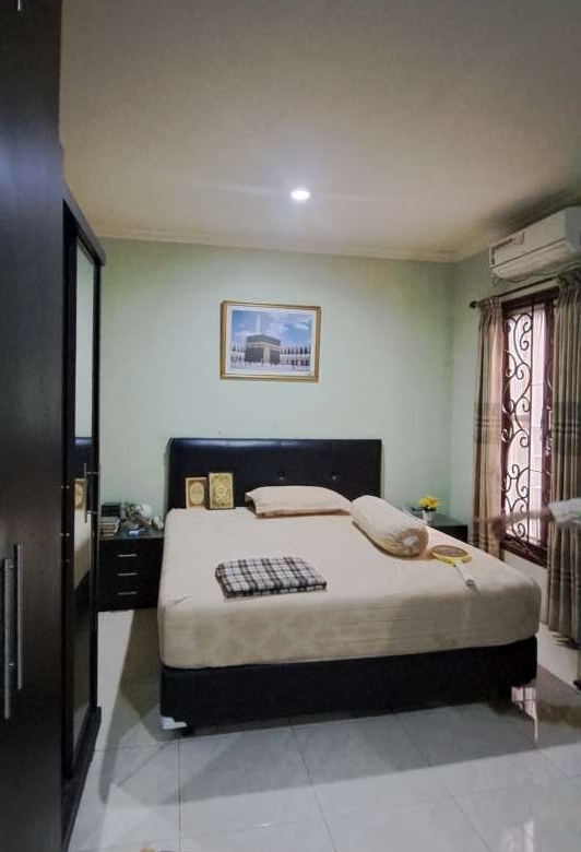 Rumah keluarga besar siap huni di cluster Taman Gigi Grand Galaxy