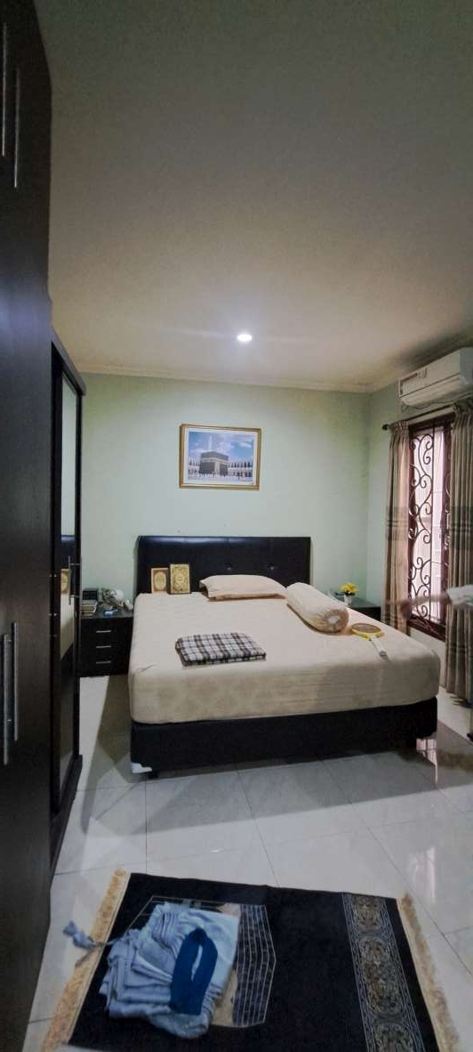 Rumah keluarga besar siap huni di cluster Taman Gigi Grand Galaxy
