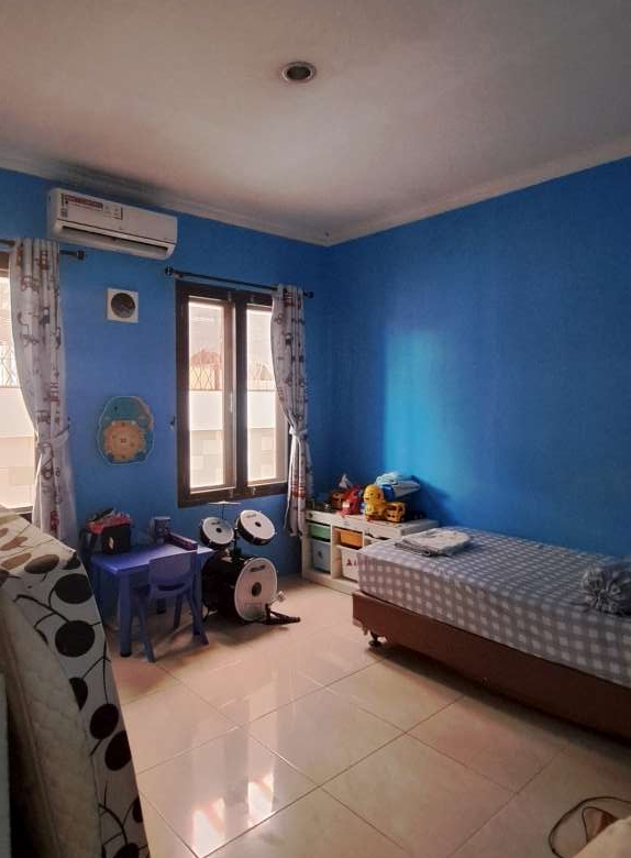 Rumah keluarga besar siap huni di cluster Taman Gigi Grand Galaxy