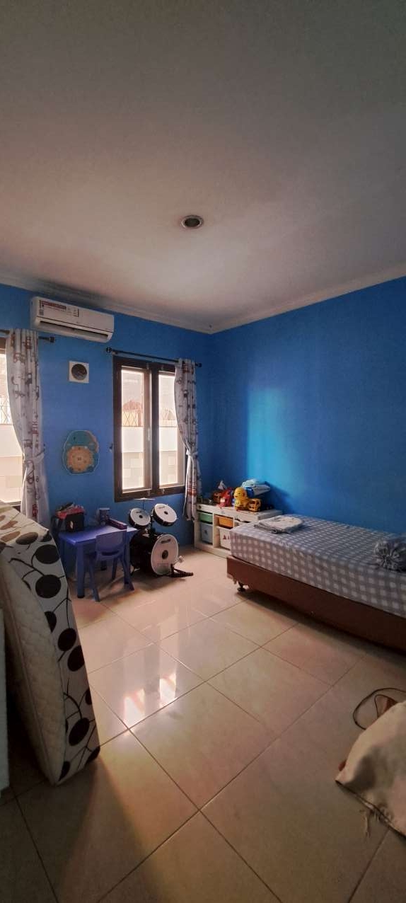 Rumah keluarga besar siap huni di cluster Taman Gigi Grand Galaxy
