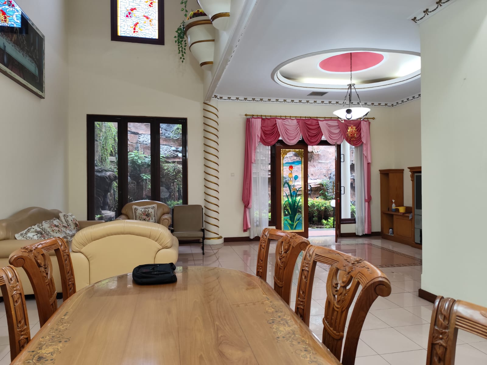 Rumah di karang tengah