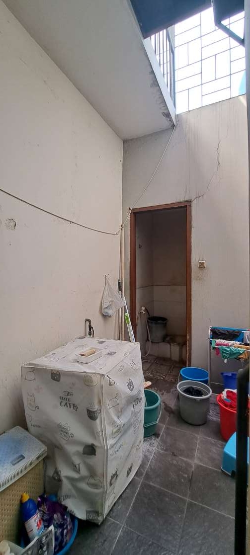 Rumah keluarga besar siap huni di cluster Taman Gigi Grand Galaxy