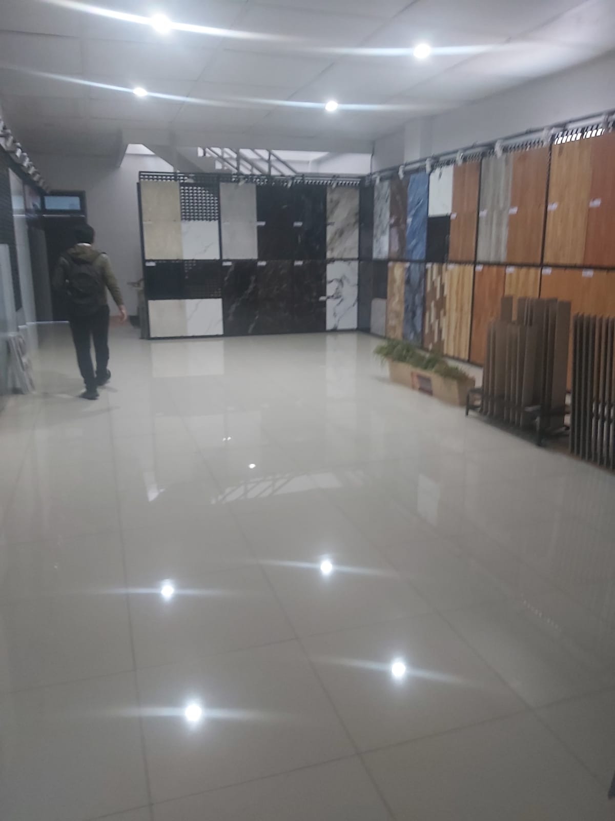 DIJUAL 2 RUKO GANDENG 41/2 LANTAI DI JL. RAYA SERPONG TANGERANG