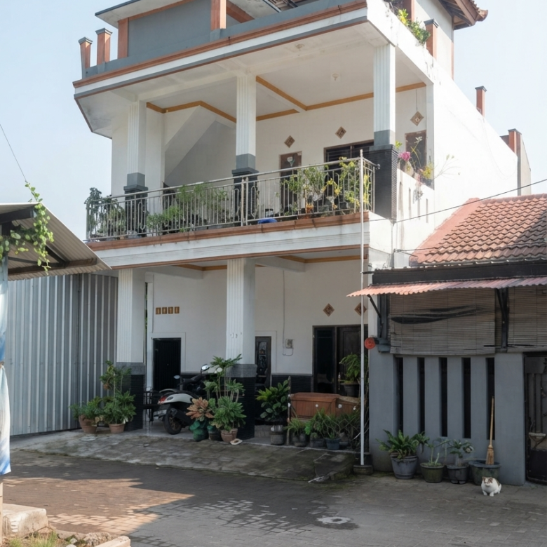 Rumah cantik 3 lantai di Perum Permata Purwomartani Sleman