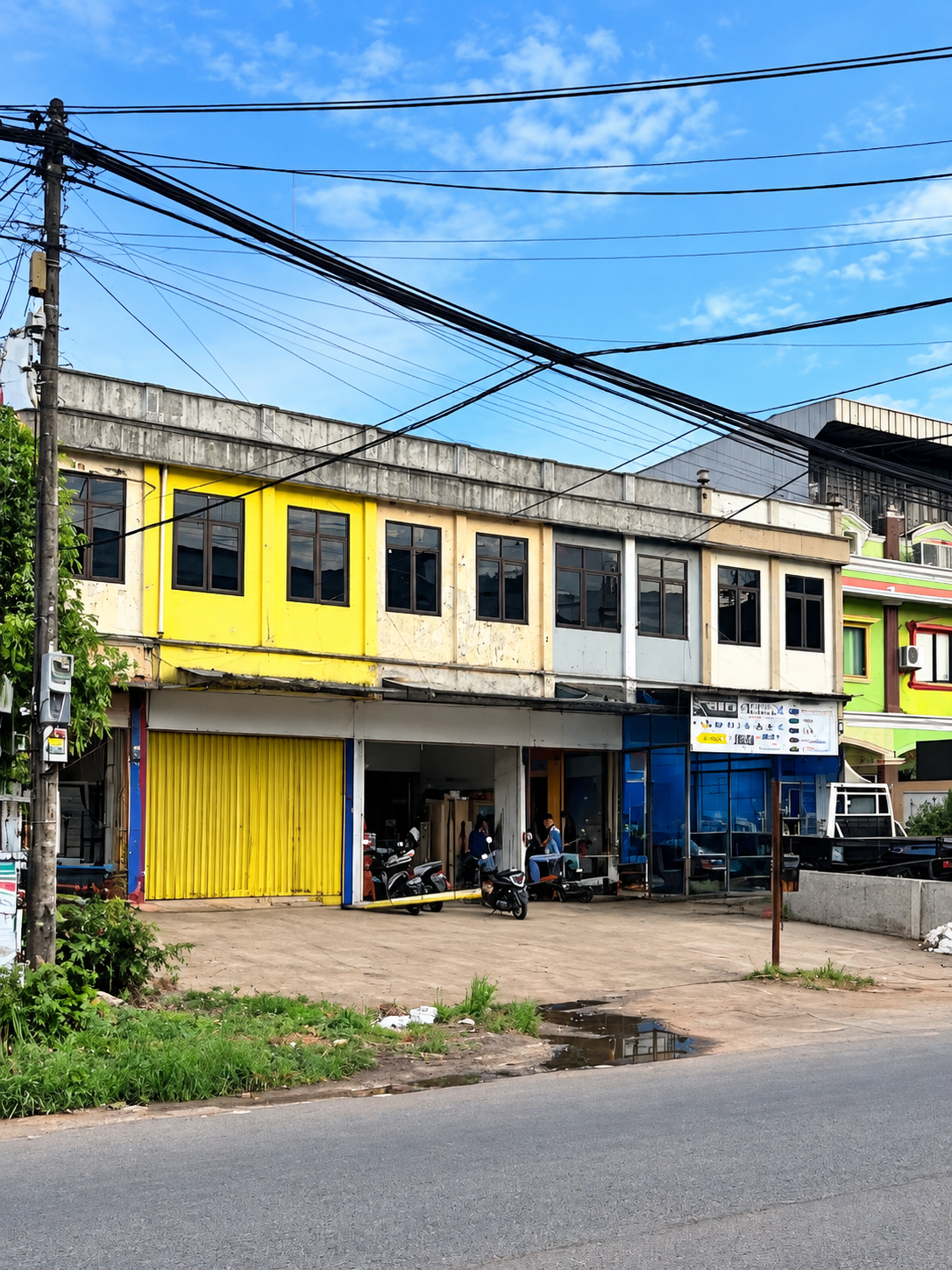 Disewakan ruko 2 lantai di jalur ramai 24 jam Jatibening Jatikramat