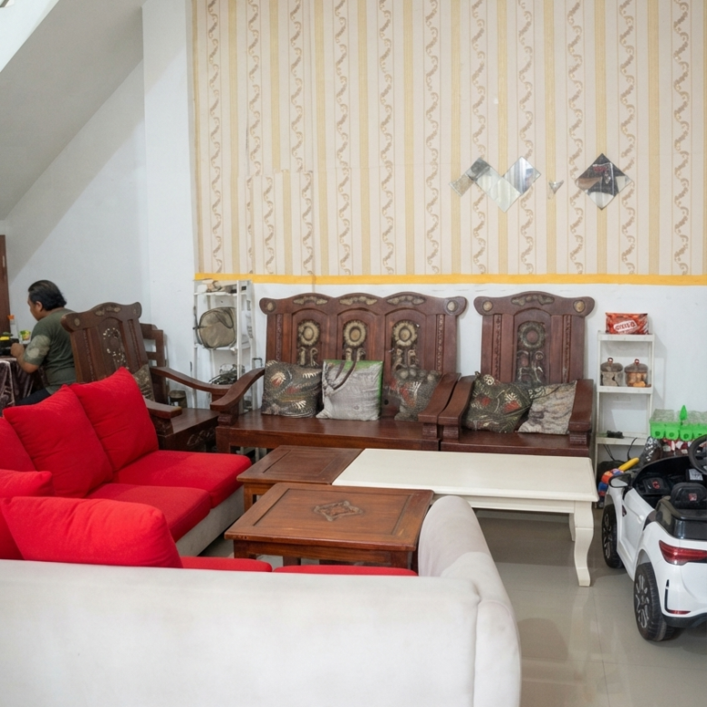 Rumah cantik 3 lantai di Perum Permata Purwomartani Sleman