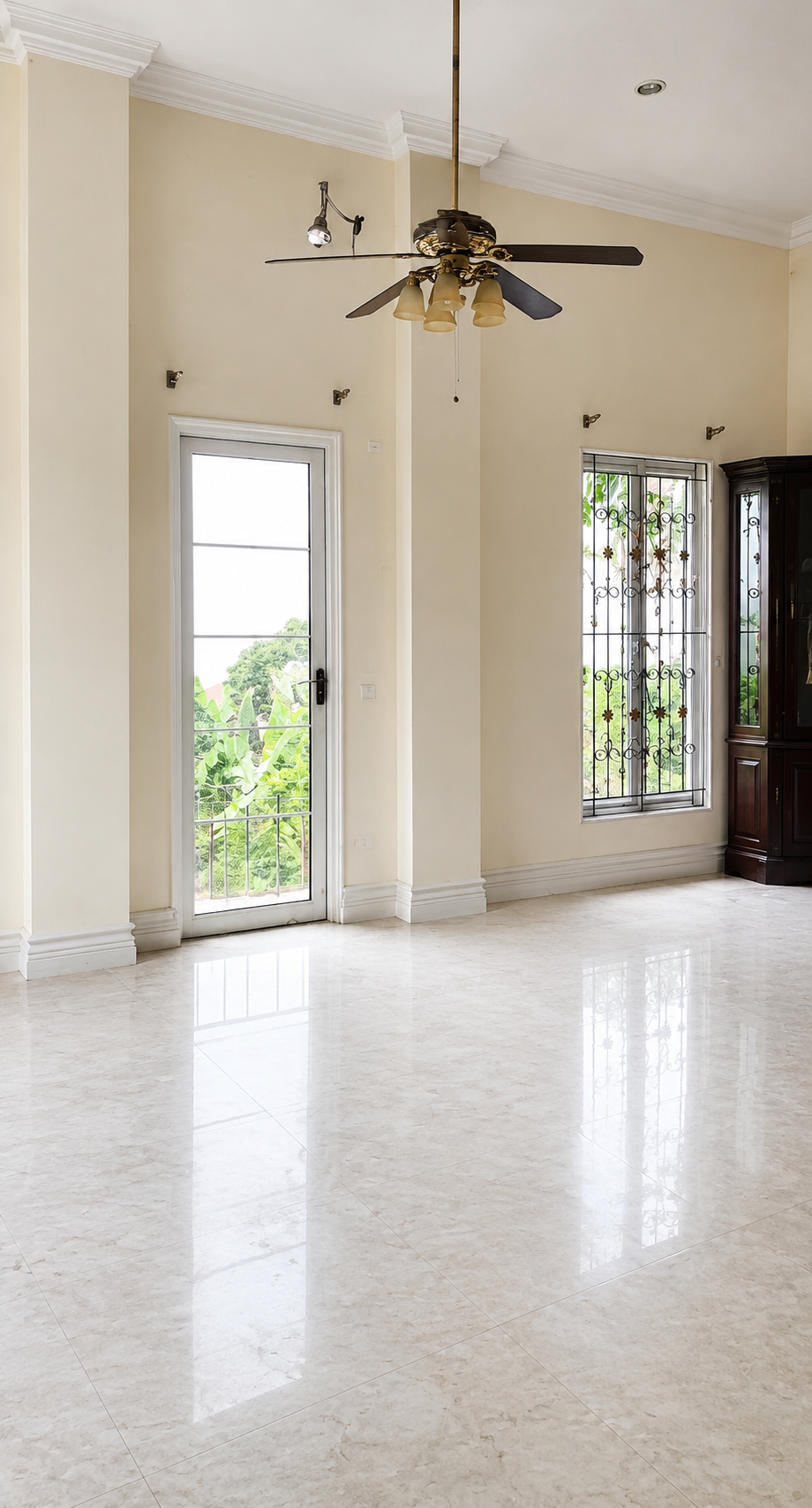 Dijual cepat rumah megah harga tanah saja di Bumi Arya Sena Cikunir