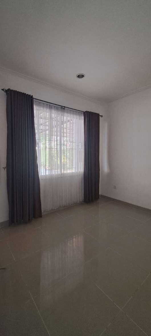 Disewakan rumah 2 lantai 5 kamar di Tropical Garden Grand Galaxy City