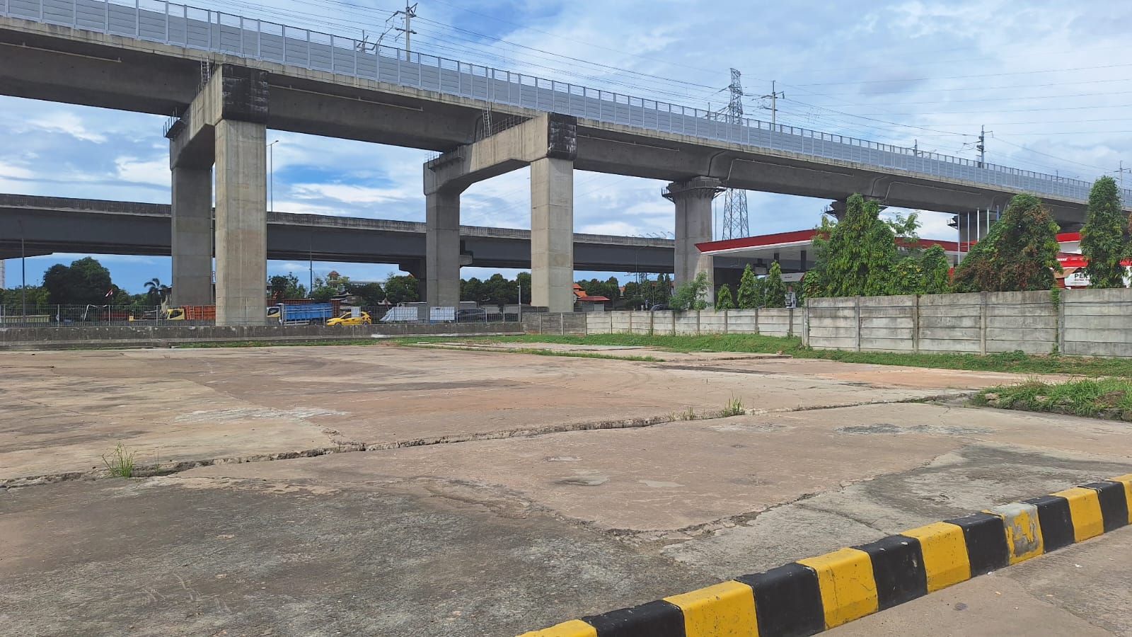 Disewakan lahan industri di rest area KM.19B tol Cikampek Jakarta