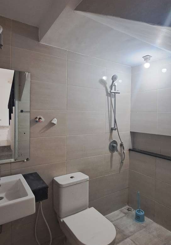 Disewakan rumah 2 lantai 5 kamar di Tropical Garden Grand Galaxy City
